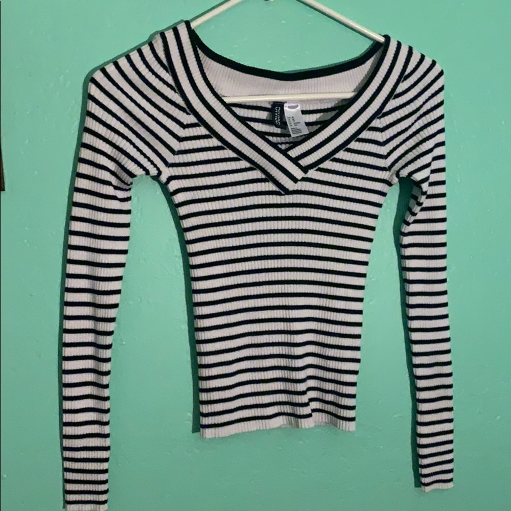 Black and white long sleeve